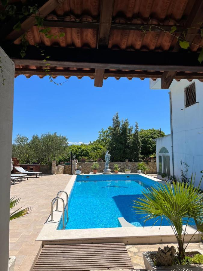 Gorana Apartman With Swimming Pool Apartman Jelsa  Kültér fotó