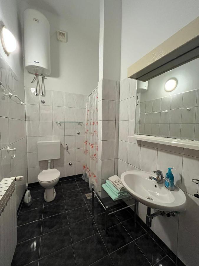 Gorana Apartman With Swimming Pool Apartman Jelsa  Kültér fotó
