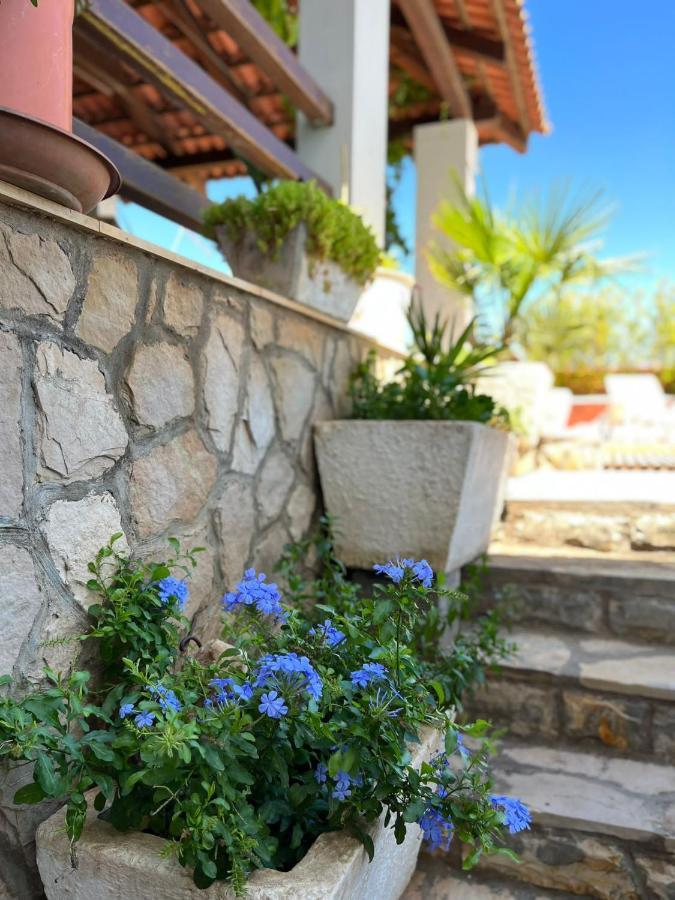 Gorana Apartman With Swimming Pool Apartman Jelsa  Kültér fotó