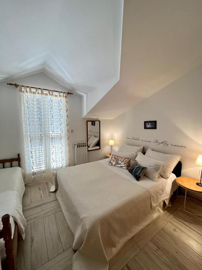 Gorana Apartman With Swimming Pool Apartman Jelsa  Kültér fotó