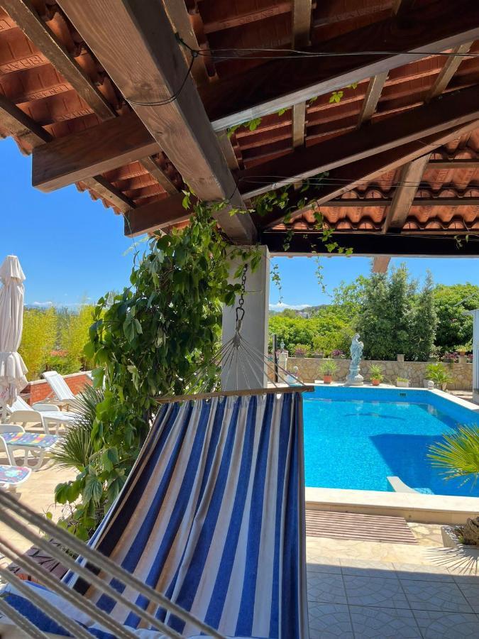 Gorana Apartman With Swimming Pool Apartman Jelsa  Kültér fotó