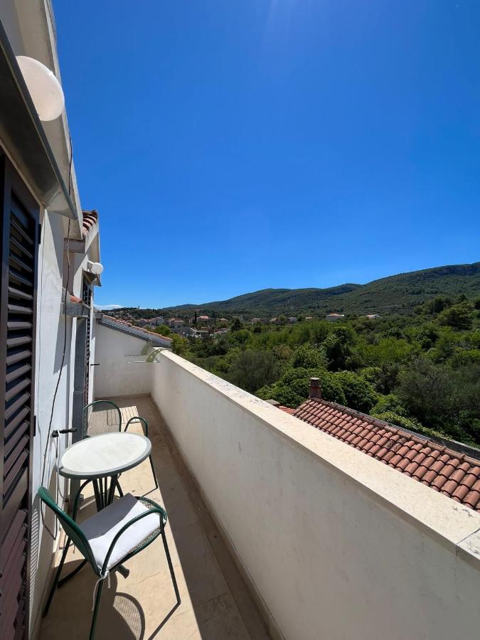 Gorana Apartman With Swimming Pool Apartman Jelsa  Kültér fotó